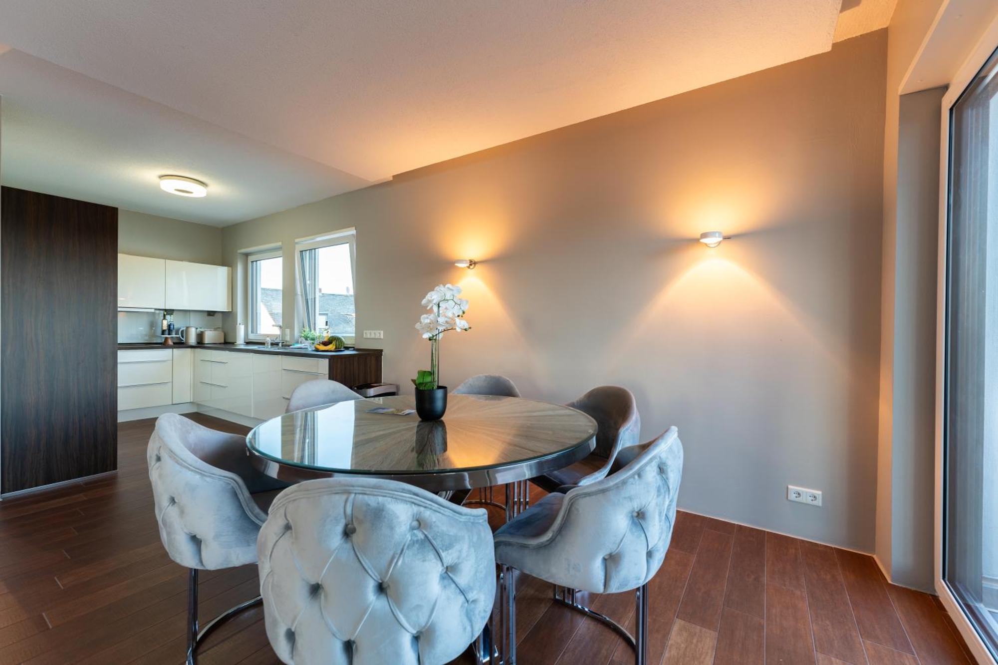 Penthouse Wohnung Mit Schoenem Moselblick In Metternich Coblenza Esterno foto