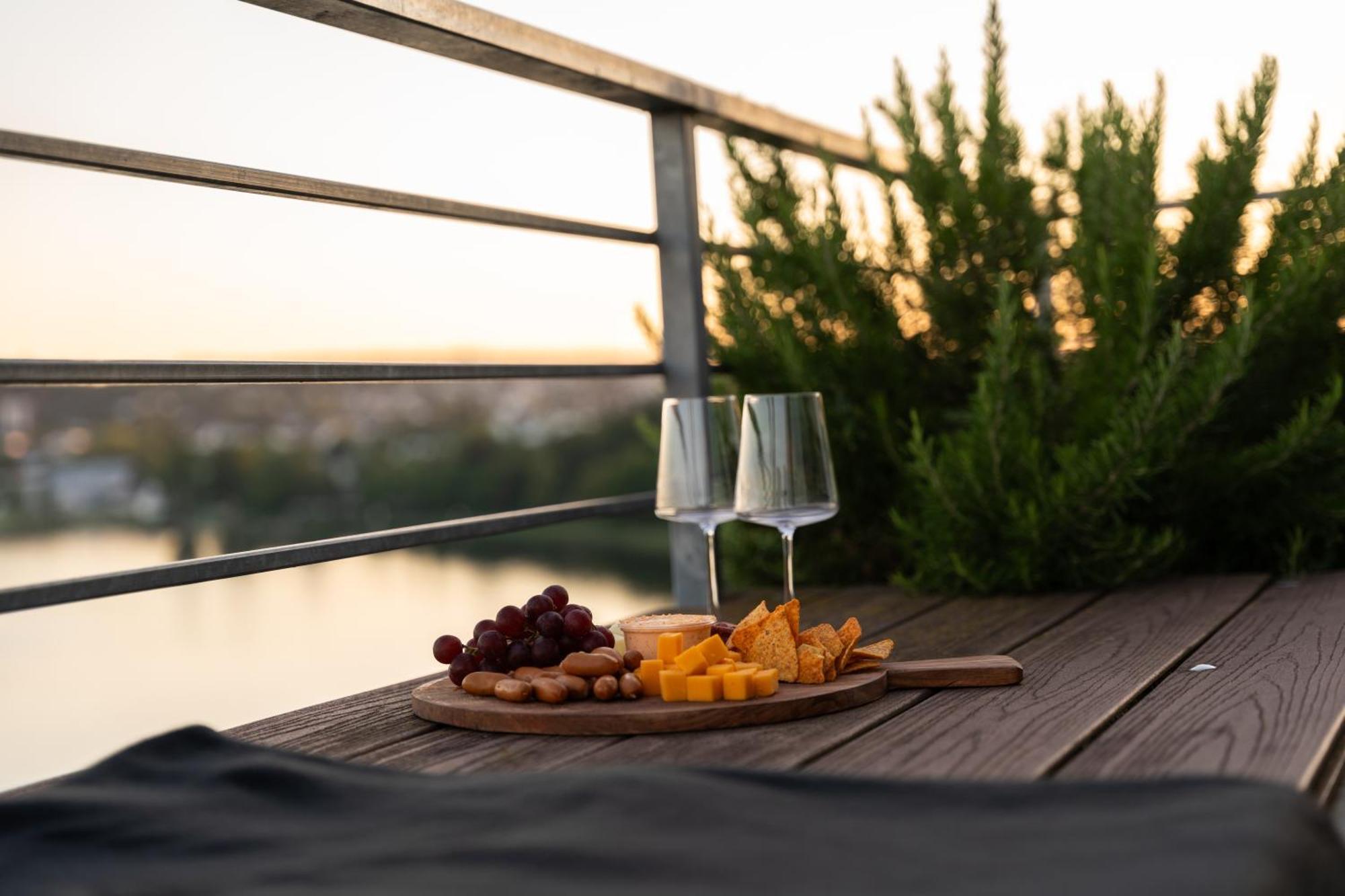 Penthouse Wohnung Mit Schoenem Moselblick In Metternich Coblenza Esterno foto